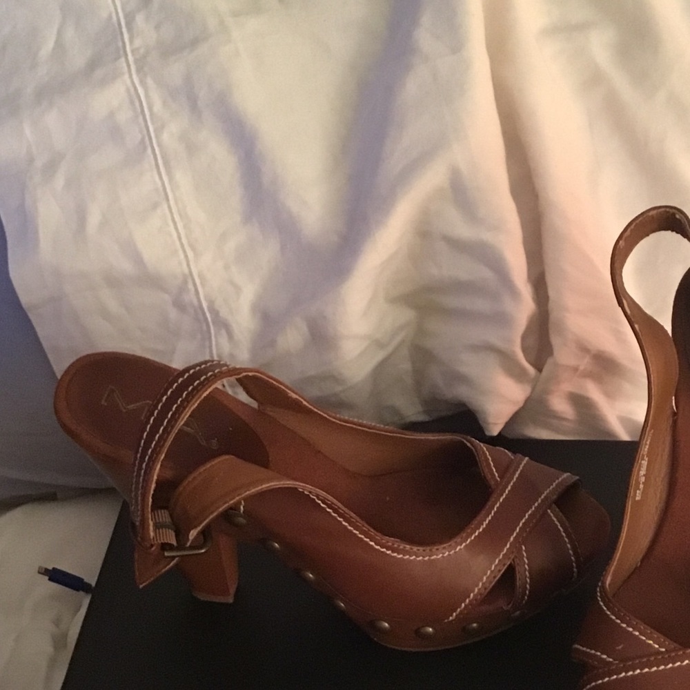 Mia platform Sandler